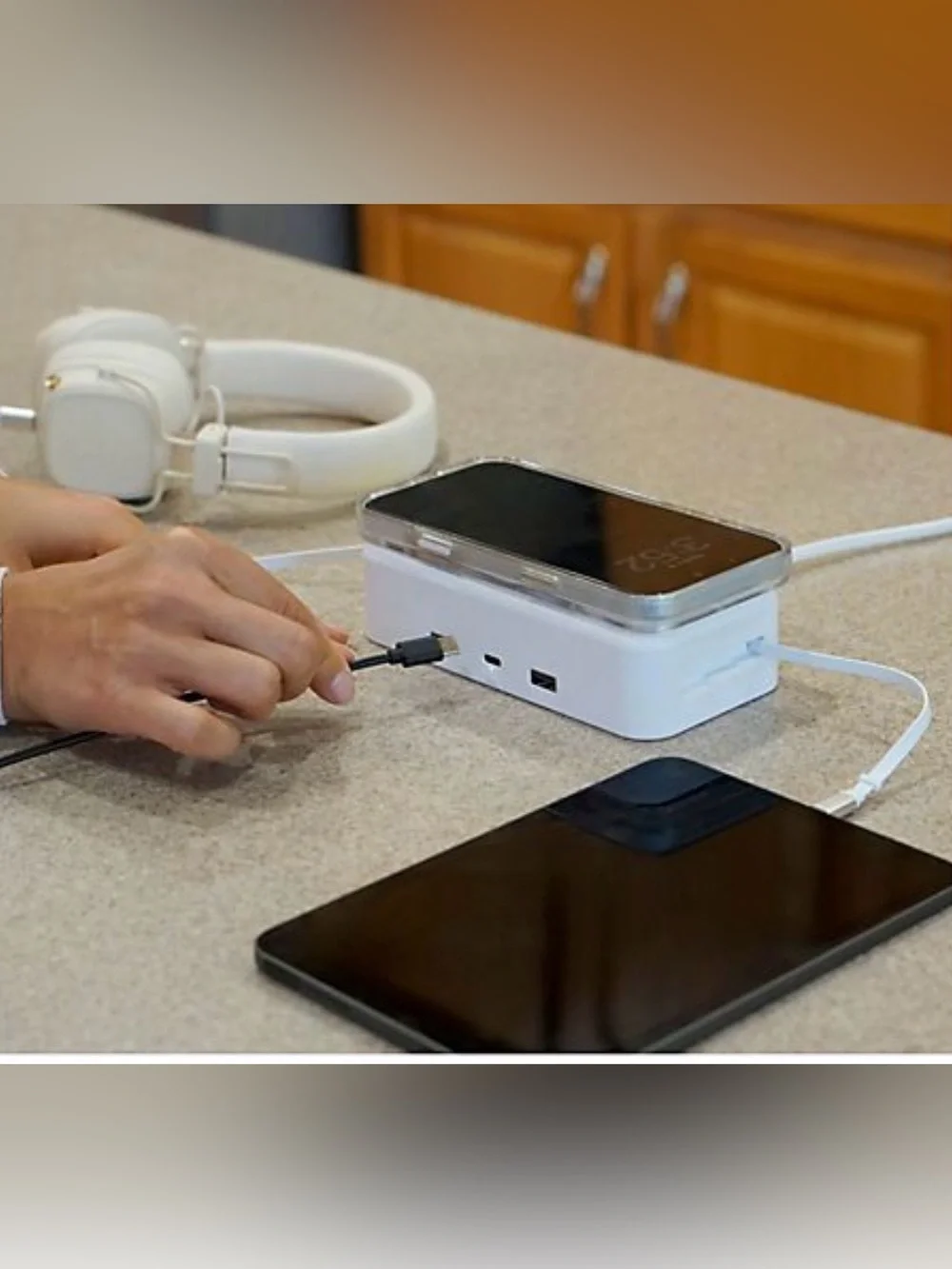 Limitless 65W Powerhub Charger with Retractable Cables